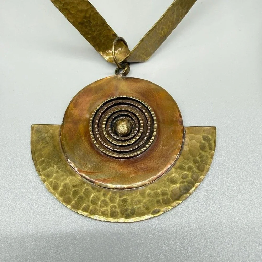 VTG Hammered Medallion Choker Necklace c.‎ 1980s Brass Copper Statement 14-16